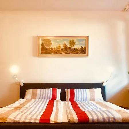 Mit Dem Roten Baum דירה