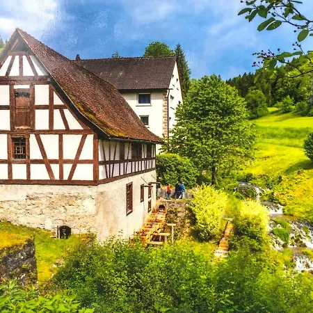 Apartment Mit Dem Roten Baum *