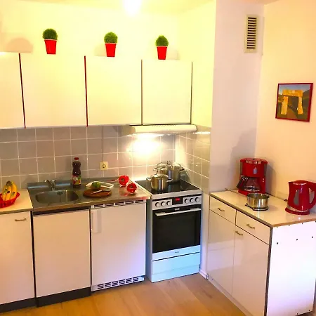 Mit Dem Roten Baum Apartment *