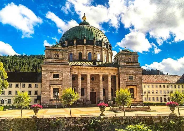 Mit Dem Roten Baum トートモース