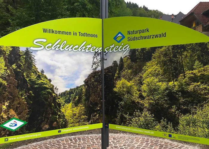 Mit Dem Roten Baum トートモース